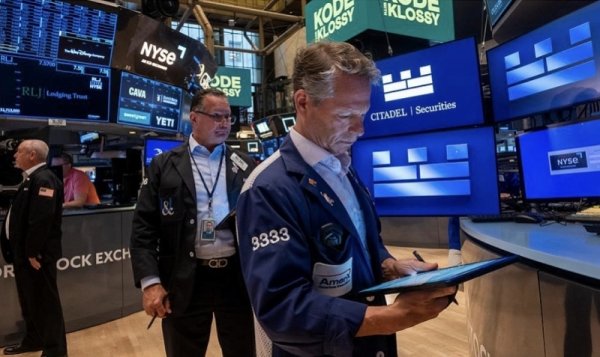 汇盈配资 特朗普宣布将对14国加征关税，市场担忧加剧！美股应声收跌